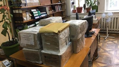 Українським військовим відправили понад 150 книг з Чернівецької бібліотеки Українським військовим відправили понад 150 книг з Чернівецької бібліотеки