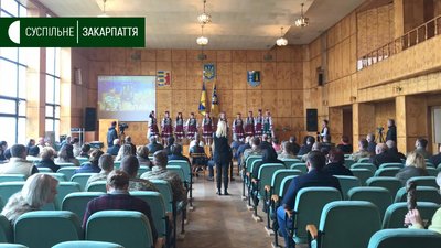 Меморіальний знак Малого Гербу України відкрили у Хусті (ФОТО) Меморіальний знак Малого Гербу України відкрили у Хусті (ФОТО)