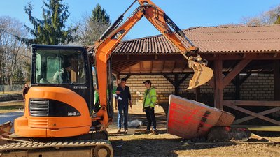 В Ужгороді демонтували пам'ятну плиту, встановлену до 300-річчя возз'єднання України та Росії