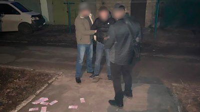 На Луганщині затримали поліціянтів, що займалися збутом наркотиків та вимаганням. ФОТО
