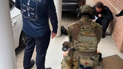 Затримання підозрюваного у вимаганні грошей у Луцьку, липень 2026 року