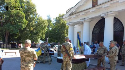 У Полтаві прощаються із двома загиблими воїнами У Полтаві прощаються із двома загиблими воїнами
