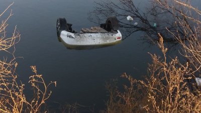 Під час ДТП на об’їзній дорозі Одеси автівка впала в озеро Під час ДТП на об’їзній дорозі Одеси автівка впала в озеро