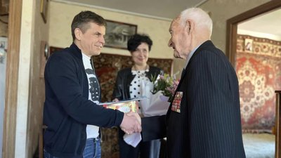 Почесному ветерану України Кирилу Семенову з Житомира виповнилося 100 років Почесному ветерану України Кирилу Семенову з Житомира виповнилося 100 років