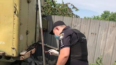 Поблизу Полтави знайшли прапор, який невідомі викрали з могили бійця Поблизу Полтави знайшли прапор, який невідомі викрали з могили бійця