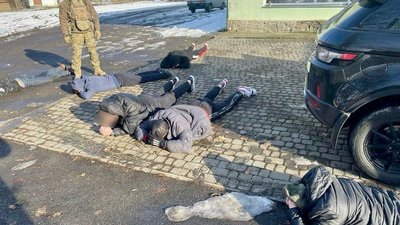 У Чопі поліцейські викрили call-центр, в якому працювали понад 30 операторів У Чопі поліцейські викрили call-центр, в якому працювали понад 30 операторів