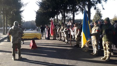 У Сумах провели в останню путь військових Анатолія Дудку та Станіслава Ревуцького, які загинули на Донеччині У Сумах провели в останню путь військових Анатолія Дудку та Станіслава Ревуцького, які загинули на Донеччині