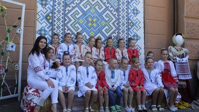 На Херсонщині "одягнуть" будівлі у вишиванки На Херсонщині "одягнуть" будівлі у вишиванки