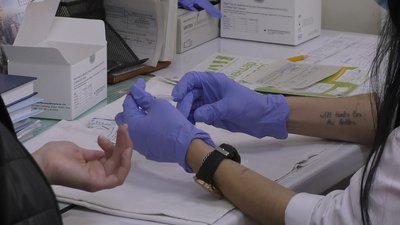 Австралійців попросили пройти тест на ВІЛ через ризик зараження на карантині