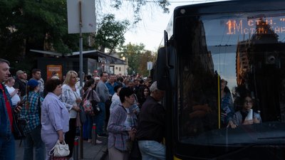 автобус 1-М, автобус 1М, громадський транспорт, повітряна тривога