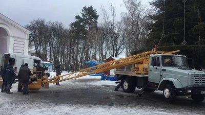 У Вінниці розбирають головну ялинку У Вінниці розбирають головну ялинку