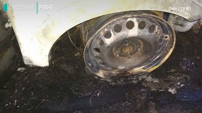 У Здолбунові на Рівненщині згоріло друге авто підприємця: поліція розслідує підпал.