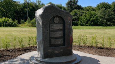 Пам'ятний знак битві на Ворсклі 1399 року відкрили у Полтаві