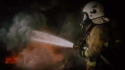 Рятувальник, вогонь, дим Рятувальник, вогонь, дим
