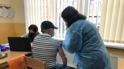 В Івано-Франківську на стадіоні "Рух" відкрили центр вакцинації проти COVID-19