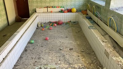 "Частинка моєї душі": зі зруйнованого росіянами дитсадка на Північній Салтівці вивозять вцілілі речі "Частинка моєї душі": зі зруйнованого росіянами дитсадка на Північній Салтівці вивозять вцілілі речі