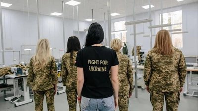 За стандартами Міноборони: у Львові соціальне підприємство пошило перші зразки жіночої військової форми