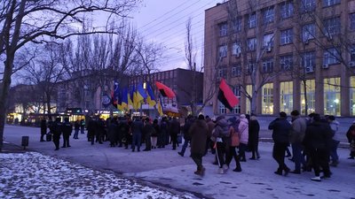 Віддати шану Героям Небесної Сотні: миколаївці зібралися на місці проведення місцевого Євромайдану