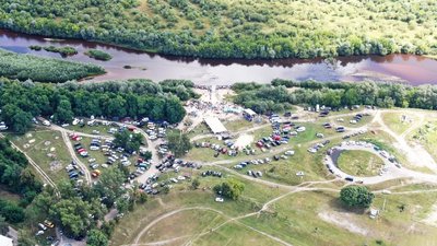 Церква й головний санітарний лікар Рівненщини прокоментували масове хрещення на Случі