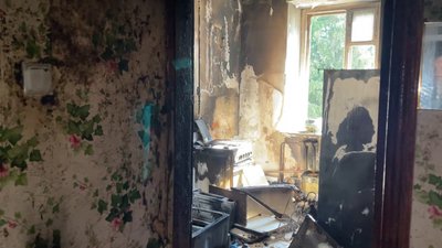"Воно прилетіло й стелю пробило": подробиці удару "Шахедами" по селу на Чернігівщині, де народився Леонід Кучма "Воно прилетіло й стелю пробило": подробиці удару "Шахедами" по селу на Чернігівщині, де народився Леонід Кучма