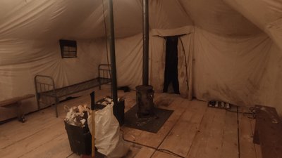 На межі Житомирської та Київської областей рятувальники розгорнули пункт обігріву для водіїв На межі Житомирської та Київської областей рятувальники розгорнули пункт обігріву для водіїв