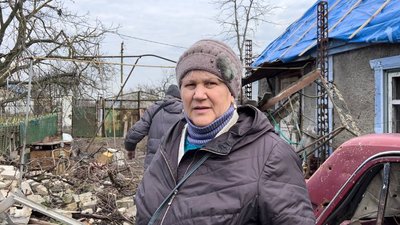 Дома руїни. В село на Херсонщині повертаються люди, аби відновити житло Дома руїни. В село на Херсонщині повертаються люди, аби відновити житло