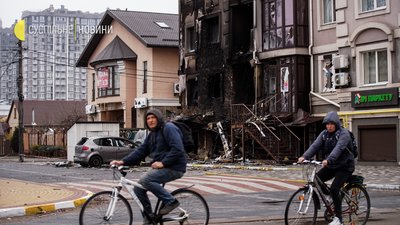 "А білі пов'язки треба ще вдягати?" — Ірпінь та Буча після російських окупантів. Фоторепортаж "А білі пов'язки треба ще вдягати?" — Ірпінь та Буча після російських окупантів. Фоторепортаж