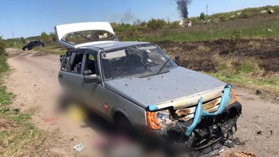 Війська РФ обстріляли колону з авто на Харківщині: четверо людей згоріли живцем Війська РФ обстріляли колону з авто на Харківщині: четверо людей згоріли живцем