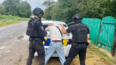Стріляв по двох хлопцях: на Вінниччині чоловіка підозрюють у хуліганстві Стріляв по двох хлопцях: на Вінниччині чоловіка підозрюють у хуліганстві