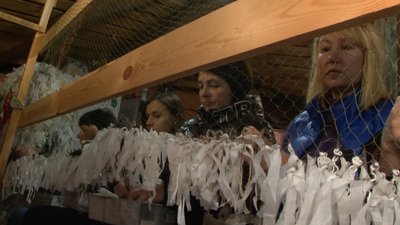 Черкаські волонтери плетуть зимові "кікімори" для військових Черкаські волонтери плетуть зимові "кікімори" для військових