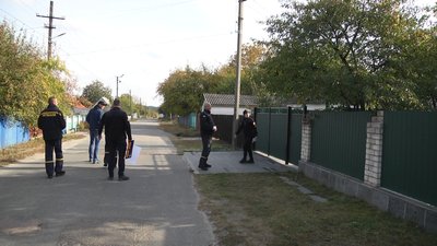 Перевірка пічного опалення у приватних будинках: на Житомирщині фахівці ДСНС провели рейд Перевірка пічного опалення у приватних будинках: на Житомирщині фахівці ДСНС провели рейд