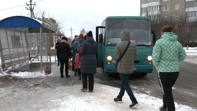 Черги на маршрутки з Квасилова до Рівного: посадовець поїхав перевіряти