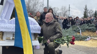 "Ми пам'ятатимемо, відплата буде". У Харкові попрощалися з бойовою медикинею Владиславою Черних "Ми пам'ятатимемо, відплата буде". У Харкові попрощалися з бойовою медикинею Владиславою Черних