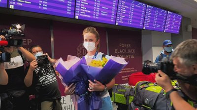 Світоліна після здобуття "бронзи" на Олімпіаді повернулася до України СУСПІЛЬНЕ | ВІДЕОНОВИНИ