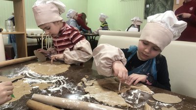 "Пряники хочу відправити військовим". В Ужгороді відкрився кулінарний гурток у "Карітас-хаб" "Пряники хочу відправити військовим". В Ужгороді відкрився кулінарний гурток у "Карітас-хаб"