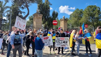 У столиці Кіпру люди вийшли на мітинг проти російського вторгнення в Україну У столиці Кіпру люди вийшли на мітинг проти російського вторгнення в Україну
