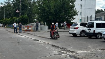У Житомирі водіїв просять не паркувати авто на вулиці Лятошинського – штрафуватимуть У Житомирі водіїв просять не паркувати авто на вулиці Лятошинського – штрафуватимуть