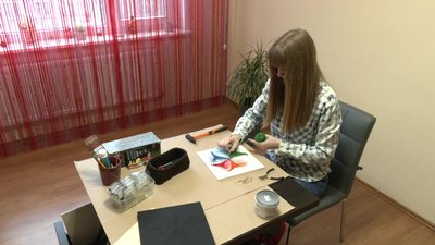 Черкащанка створює картини із ниток Черкащанка створює картини із ниток