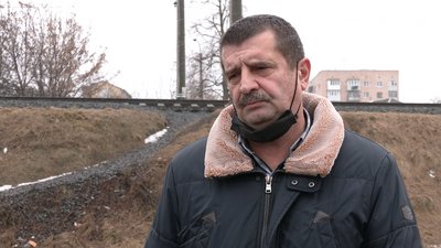 У Рівному діти щодня перебігають колії, щоб потрапити до школи. Як реагує влада У Рівному діти щодня перебігають колії, щоб потрапити до школи. Як реагує влада