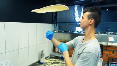 Можна оплатити замовлення для поранених захисників: двоє військових відкрили піцерію у Вінниці Можна оплатити замовлення для поранених захисників: двоє військових відкрили піцерію у Вінниці