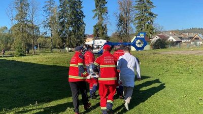 Медичний гелікоптер транспортував жінку з інфарктом міокарда до лікарні у Львові