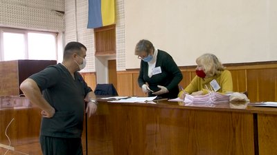 У Черкасах обирають мера. Фоторепортаж У Черкасах обирають мера. Фоторепортаж