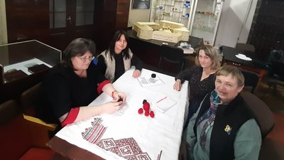 На Тернопільщині вишивають сорочку Шевченку