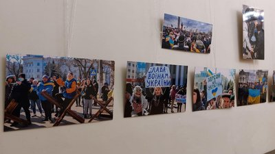 На Тернопільщині у замку відкрили виставку "Нескорений Херсон"
