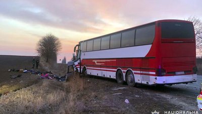 ДТП сталося поблизу с.Лозова Волочиської тергромади. Фото: нацполіція Хмельницької області. ДТП сталося поблизу с.Лозова Волочиської тергромади. Фото: нацполіція Хмельницької області.