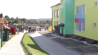 Зеленський на Тернопільщині: перевірив будівництво "Водної арени" і відкрив дитячий садок Зеленський на Тернопільщині: перевірив будівництво "Водної арени" і відкрив дитячий садок