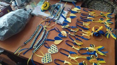 На Кіровоградщині працівниці Новоукраїнського дитсадка шиють на фронт дощовики На Кіровоградщині працівниці Новоукраїнського дитсадка шиють на фронт дощовики
