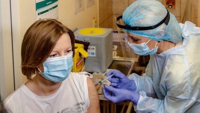 Які вакцини можна заміняти для другої дози. Пояснює інфекціоніст