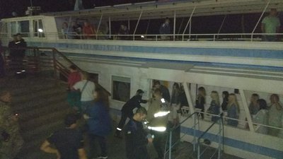 У Черкасах через поломку двигуна зупинився теплохід
