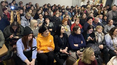 Під час показу фільму "20 днів у Маріуполі" в Тернополі. Березень, 2024